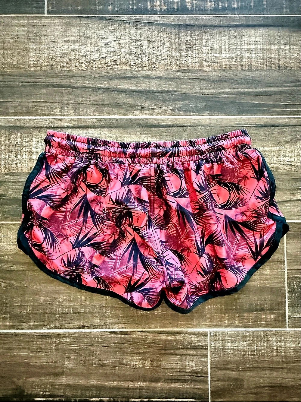 Soulo - Brazilian Surf Brand - Swim Trunks Floral Coral & Black Size Large Like